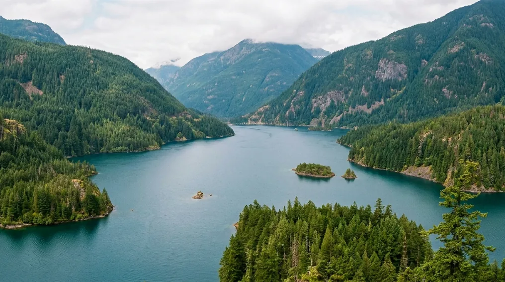 Die Bleilochtalsperre, der größte Stausee Deutschlands, im Thüringer Meer